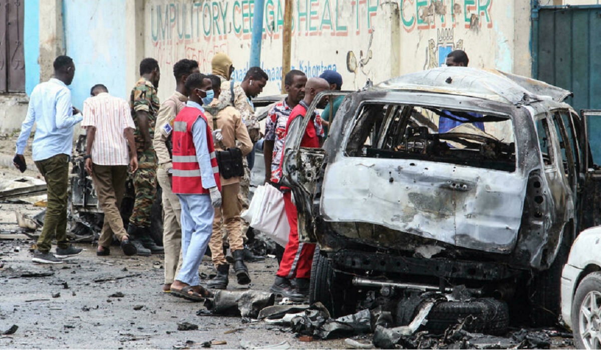 Car bomb kills 8 in a suicide attack near Somalia's presidential palace: police
